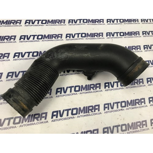 Патрубок воздушного фильтра Opel Zafira B 1.6 16V 2005-2011 55559325